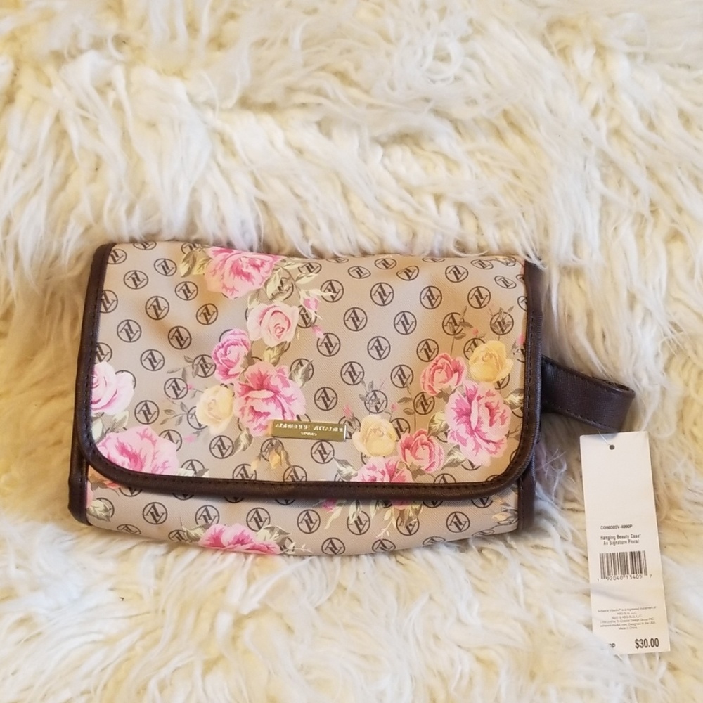 Hanging Beauty Case